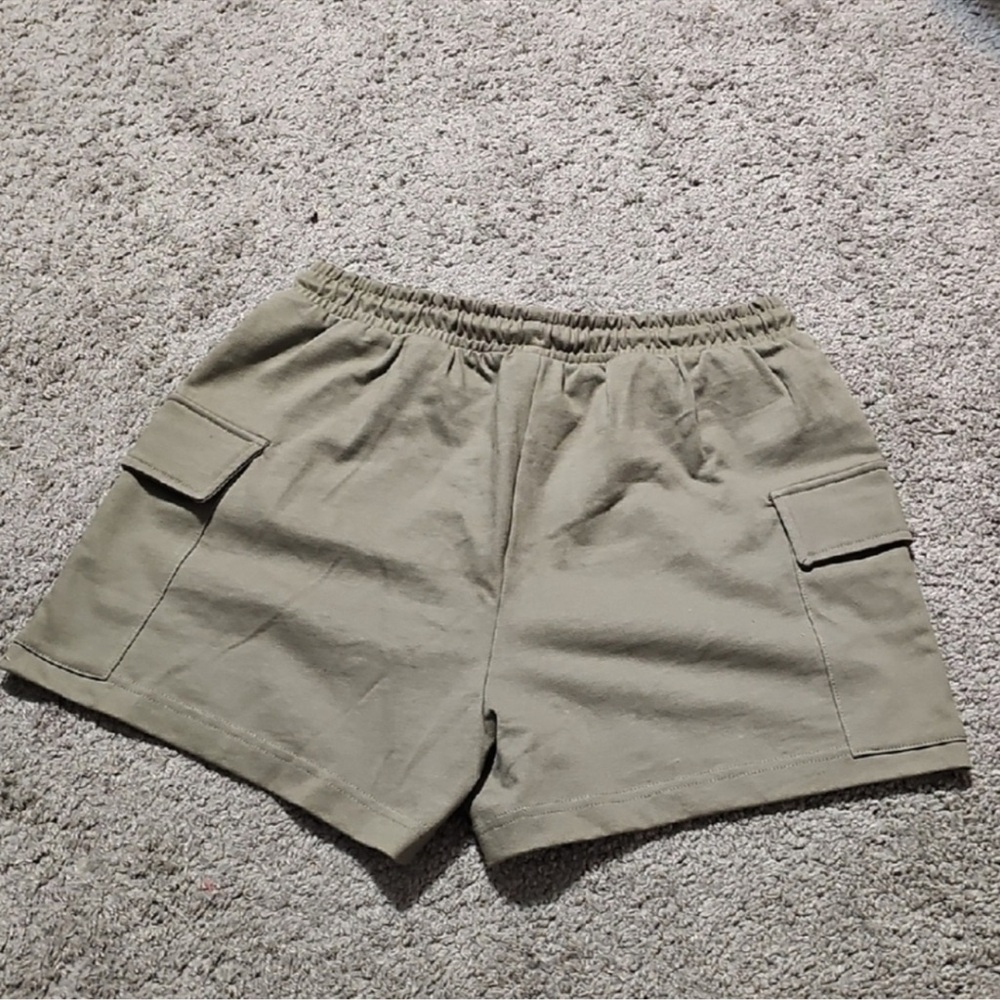 Final price - Gymshark green relaxed fit Cargo Shorts for Women size small - Picture 4 of 10